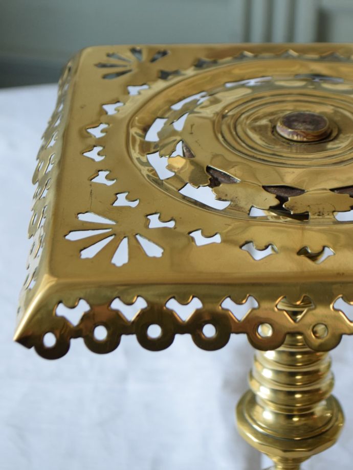 アンティーク真鍮製のケトルスタンド