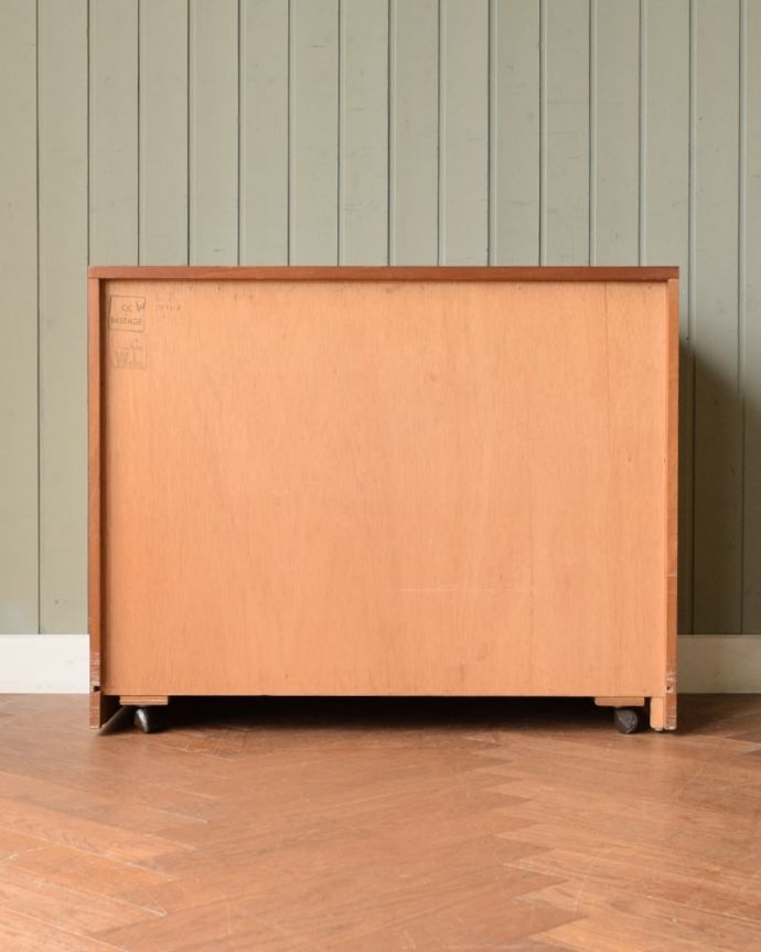 アンティークのチェスト　アンティーク家具　60's　チェスト　修復してあるので後ろ姿もキレイです。(m-714-f)