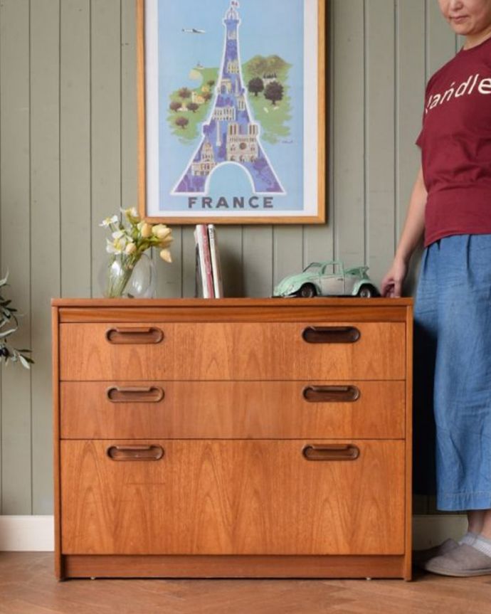 アンティークのチェスト　アンティーク家具　ヴィンテージのチェスト、北欧スタイルのお洒落なドロワー（タンス）　スッキリとしたカッコよさが魅力北欧スタイルのチェストは、やっぱり見た目がカッコいい！シンプルなのでどんなお部屋にも似合います。(m-714-f)