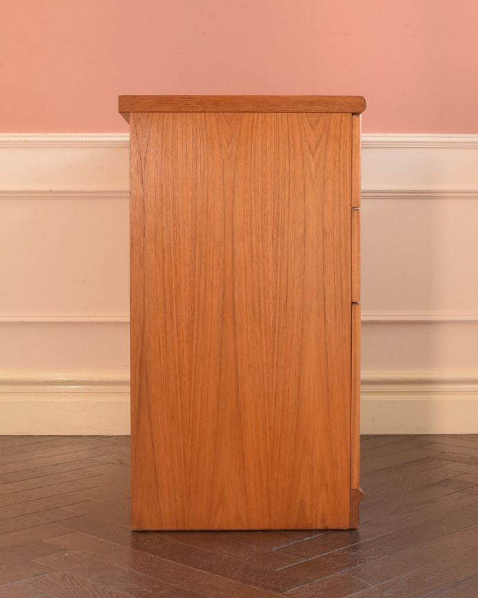 チェストの側面