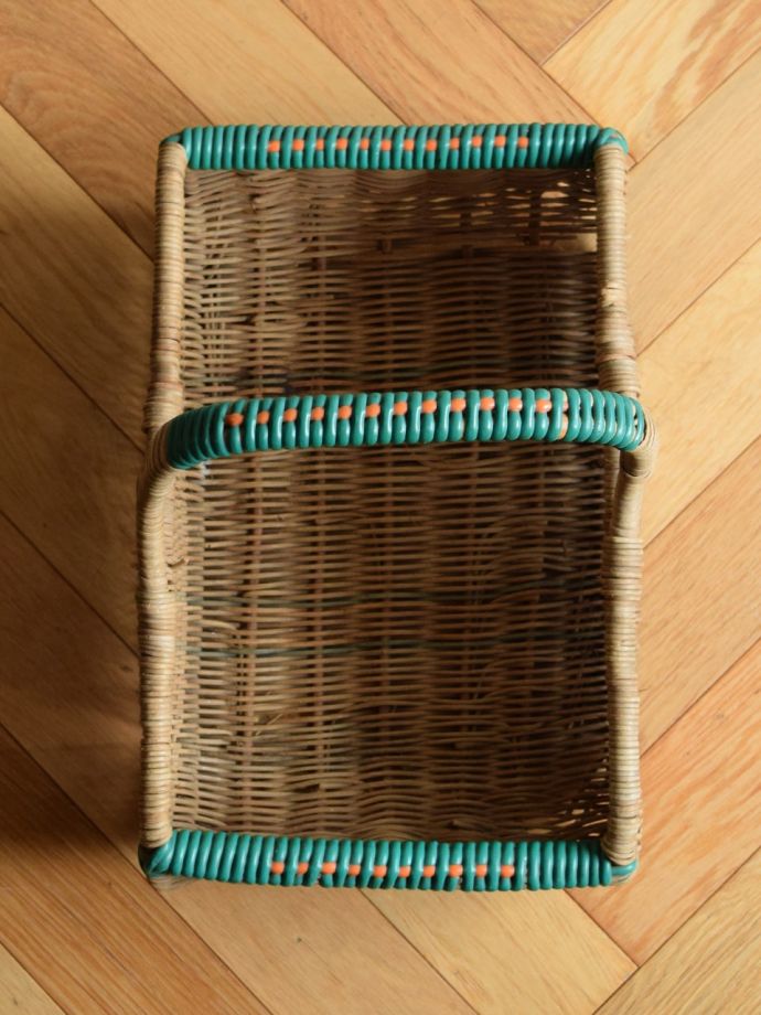 アンティークバスケットの中