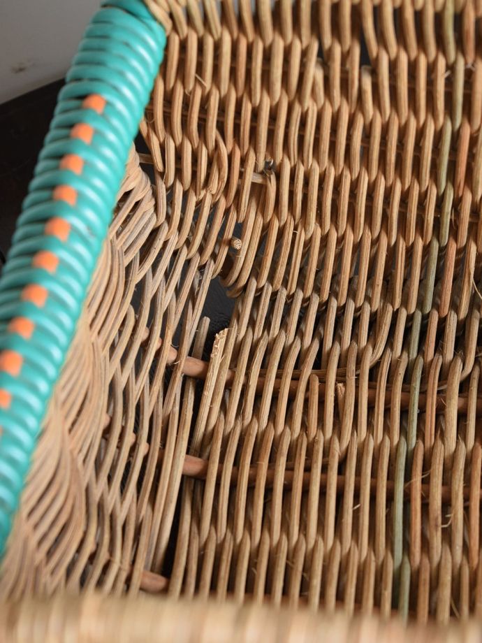 ほつれがあるのでSALE価格です