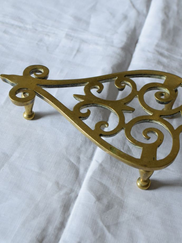 アンティーク真鍮製のトリベット