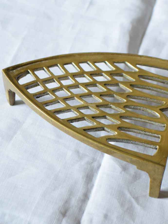 アンティーク真鍮製のトリベット