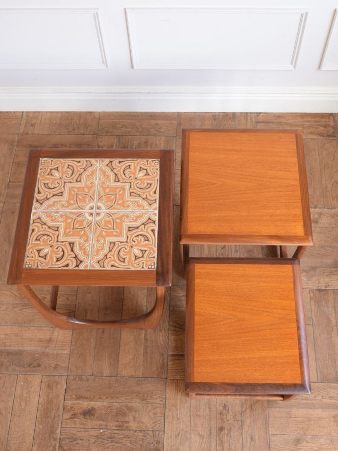 G-PLANのネストテーブルの天板