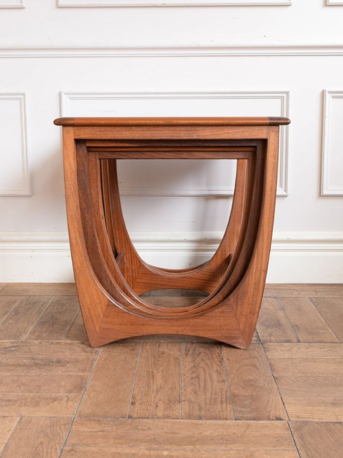 コーヒーテーブルの側面