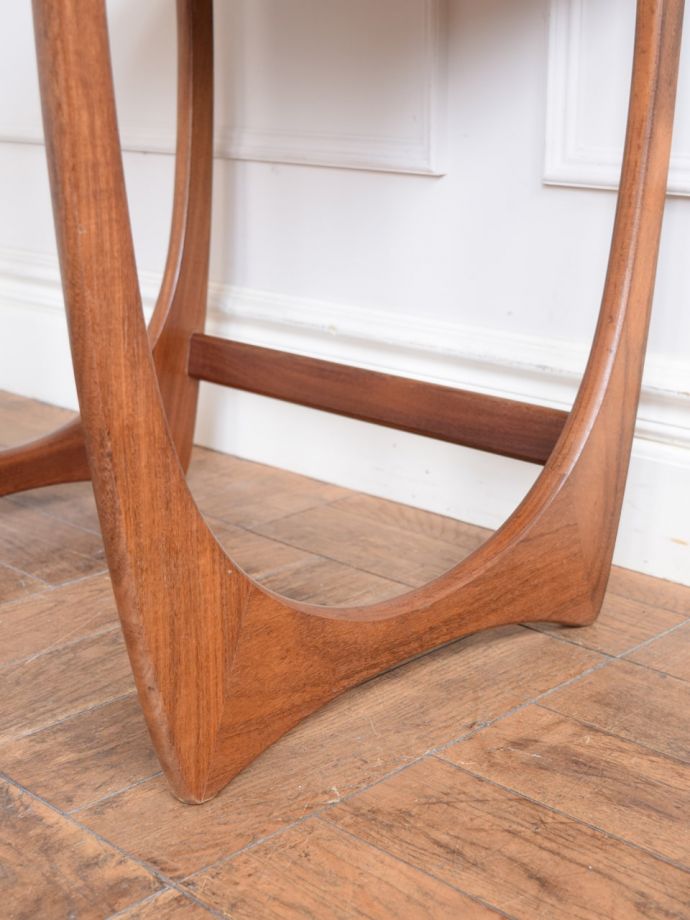 G-PLANのテーブルの足先