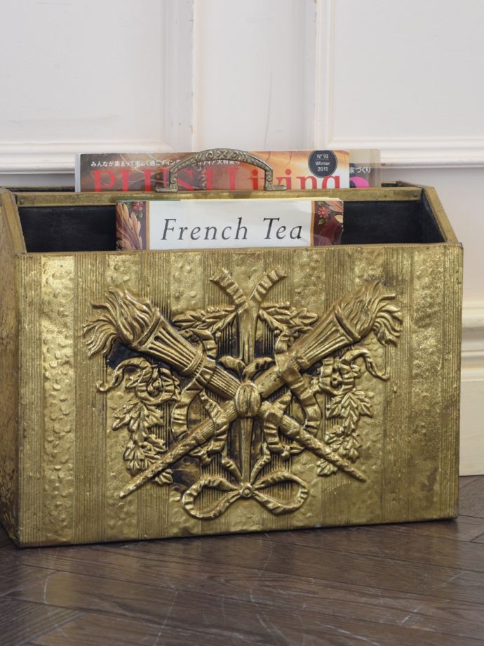 アンティークのおしゃれなマガジンラック