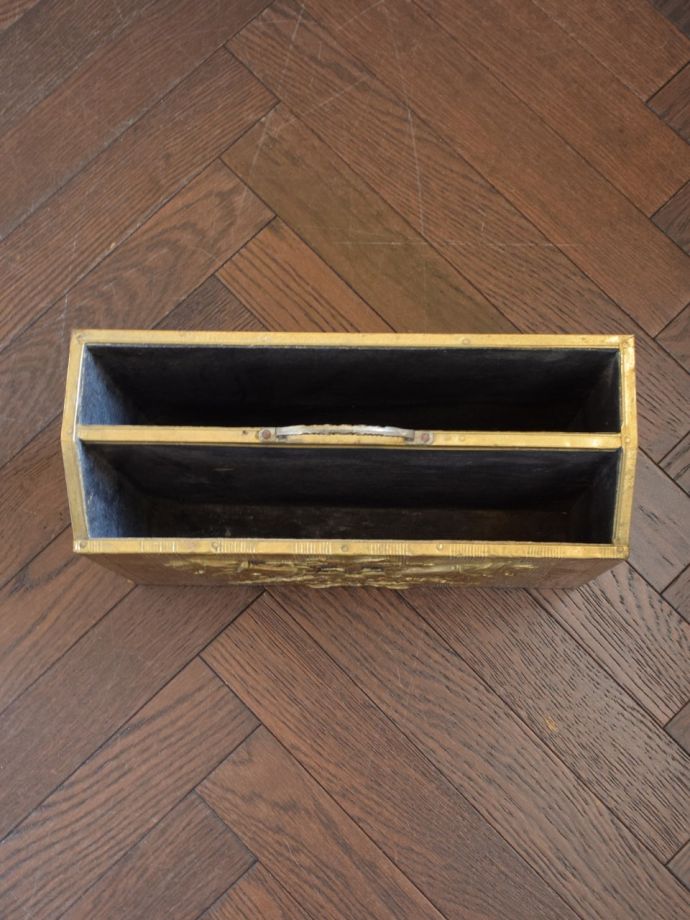 たっぷり収納できるマガジンラック