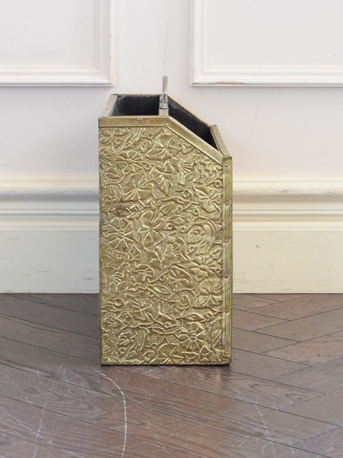 マガジンラックの側面