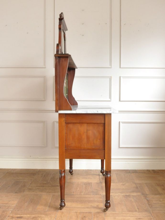 ウォッシュスタンドの側面