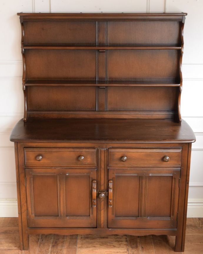 アーコールのキャビネットの扉の中