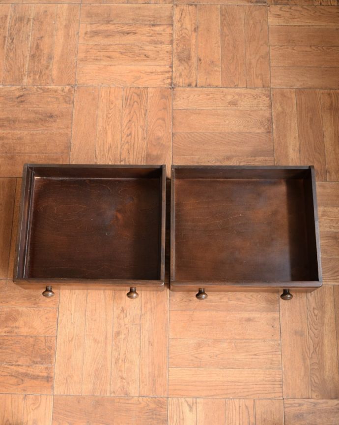 ビンテージ家具の引き出しの中