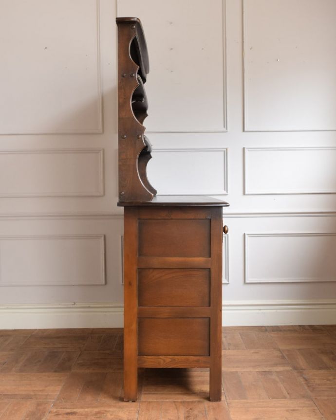 アーコールのキャビネットの側面