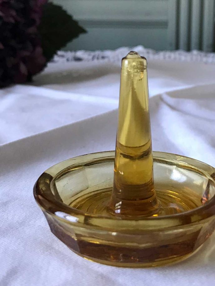 アンティークガラスのリングスタンド