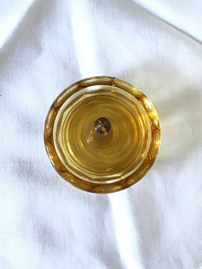 キラキラ輝くアンティークのガラス