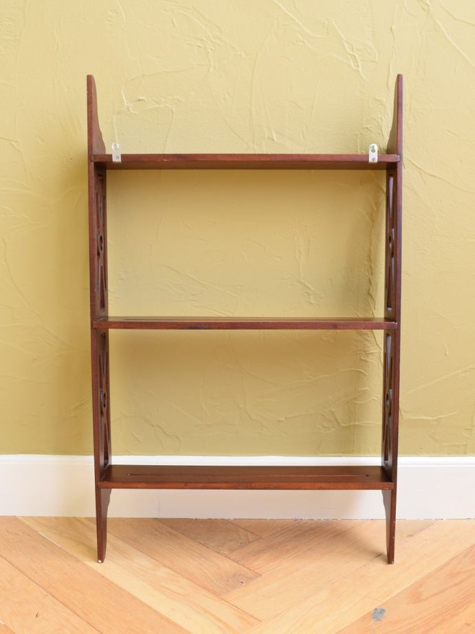 ウォールシェルフの裏