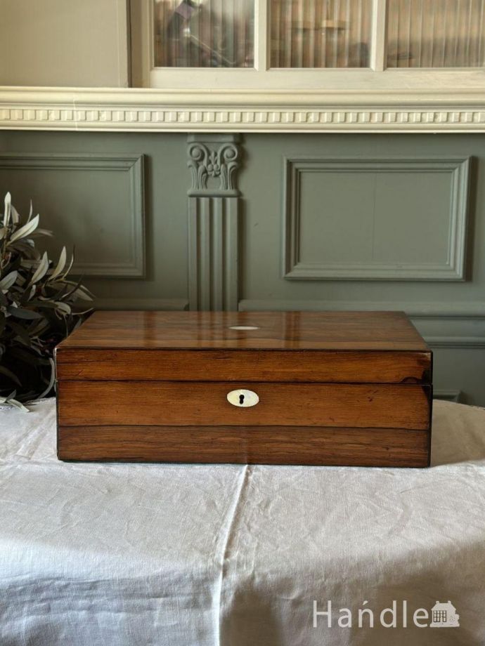 イギリスから届いたアンティークのボックス、マザーオブパールが