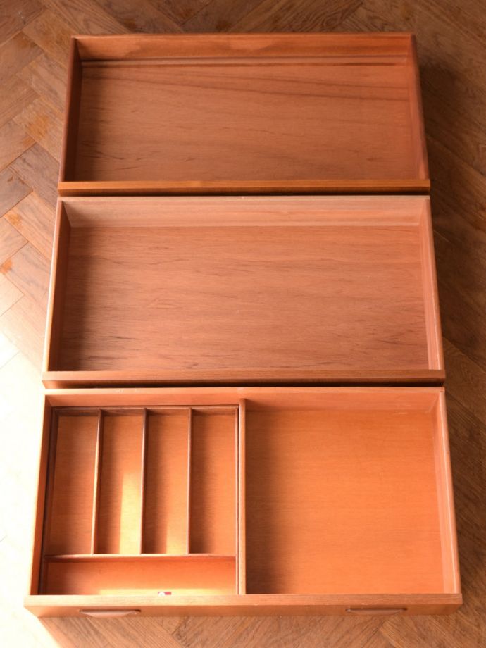 アンティークのキャビネット アンティーク家具 G-PLAN ユニットキャビネット 何でも収納できる引き出しもちろん、引き出しの中もキレイに修復しました。(m-722-f)