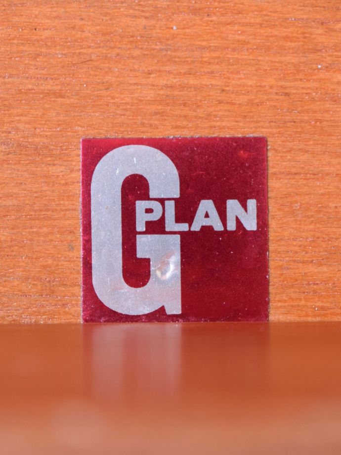 アンティークのキャビネット アンティーク家具 G-PLAN ユニットキャビネット 安心の証1965~80年くらいまで使われいたレッドラベルが残っていました。(m-722-f)