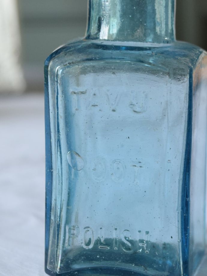 アンティークガラスのボトル