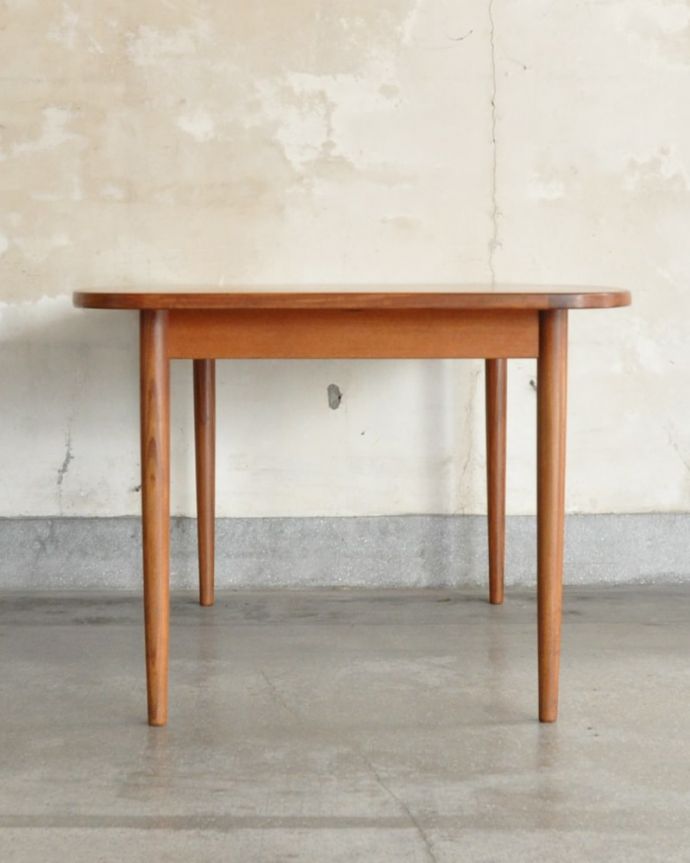 G-PLANのダイニングテーブルの側面