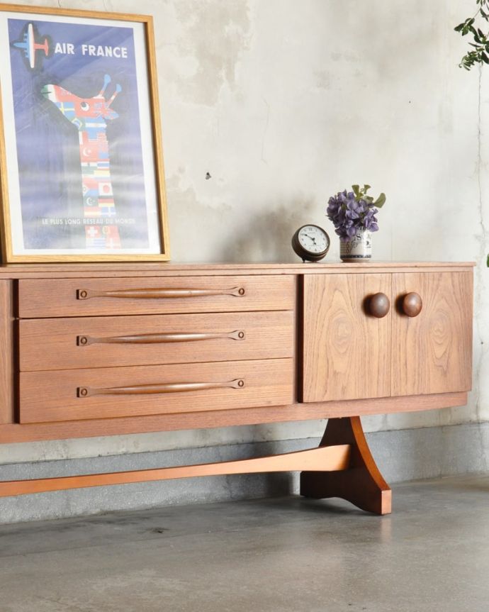 アンティークのキャビネット　アンティーク家具　Beautility サイドボード　ヴィンテージ家具らしいあたたかさ。(m-724-f)