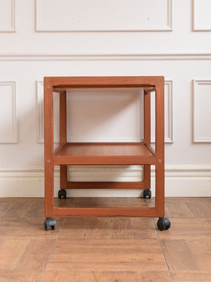 ビンテージワゴンの側面