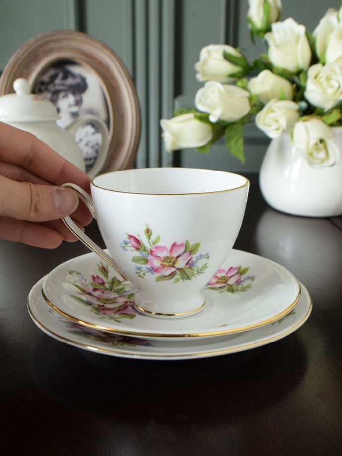 イギリスのカップ&ソーサー(トリオ)