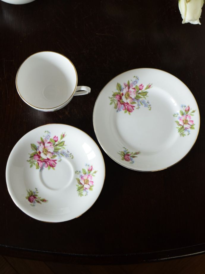 英国アンティークのおしゃれな食器