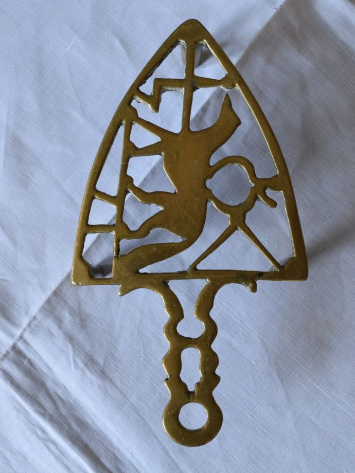 アンティークの真鍮トリベット