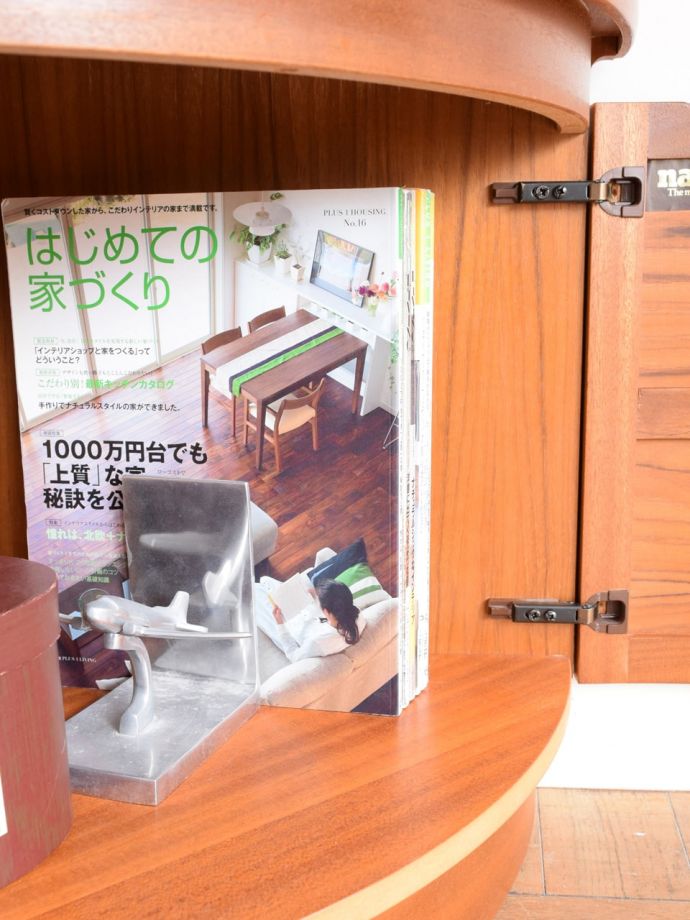 収納たっぷりのキャビネット