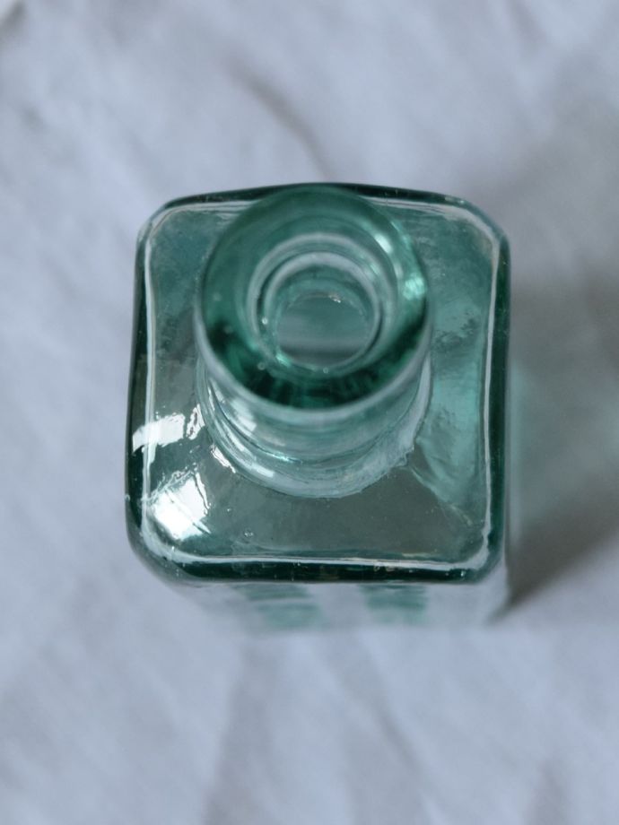 おしゃれなアンティークガラス雑貨