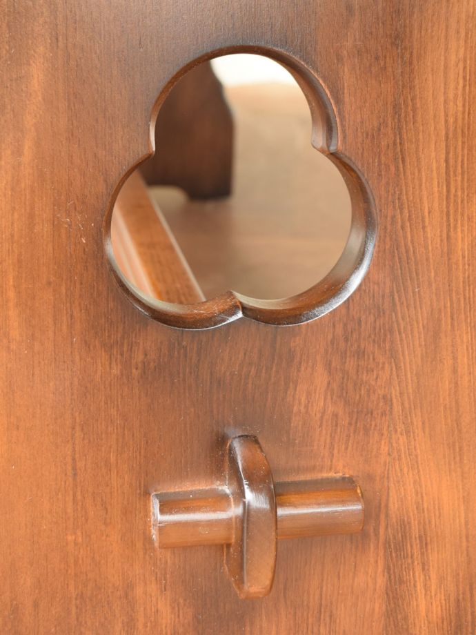 アンティークのテーブル　アンティーク家具　クラシックローテーブル　うっとりする美しさアンティークだから手に入る美しい彫。(m-729-f)