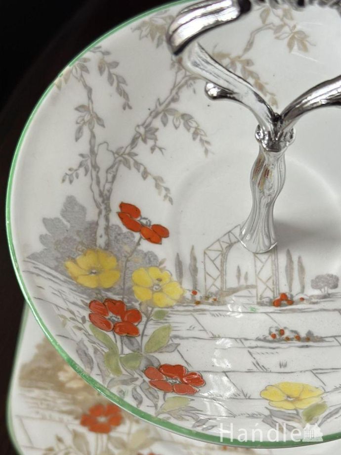 アンティークのケーキスタンド