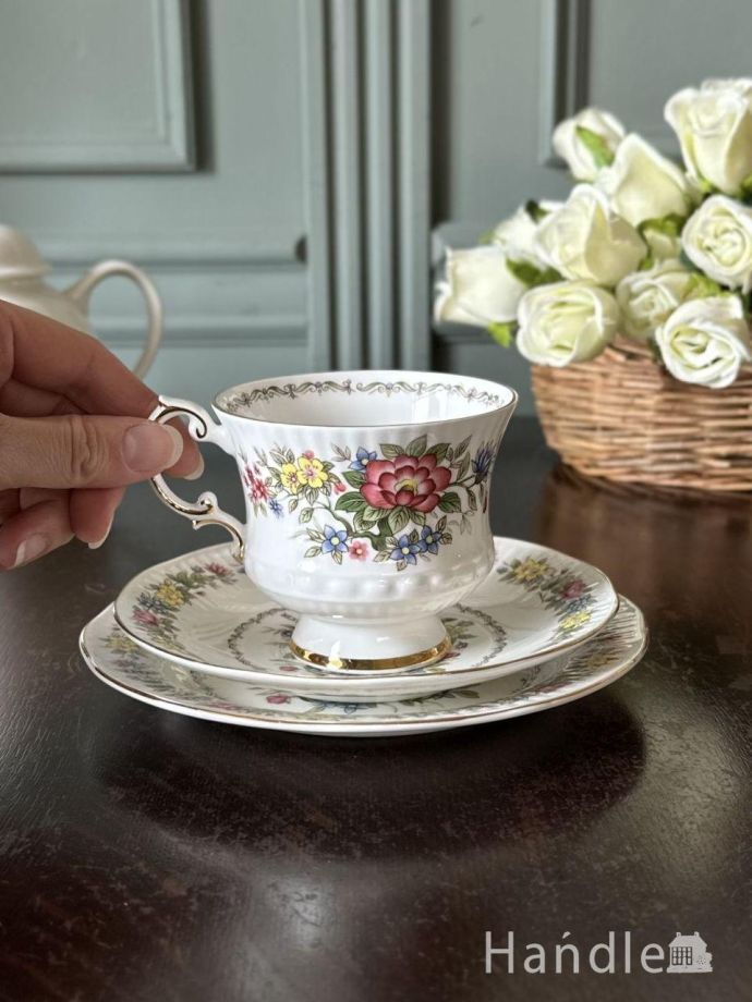 イギリスのカップ＆ソーサー(トリオ)