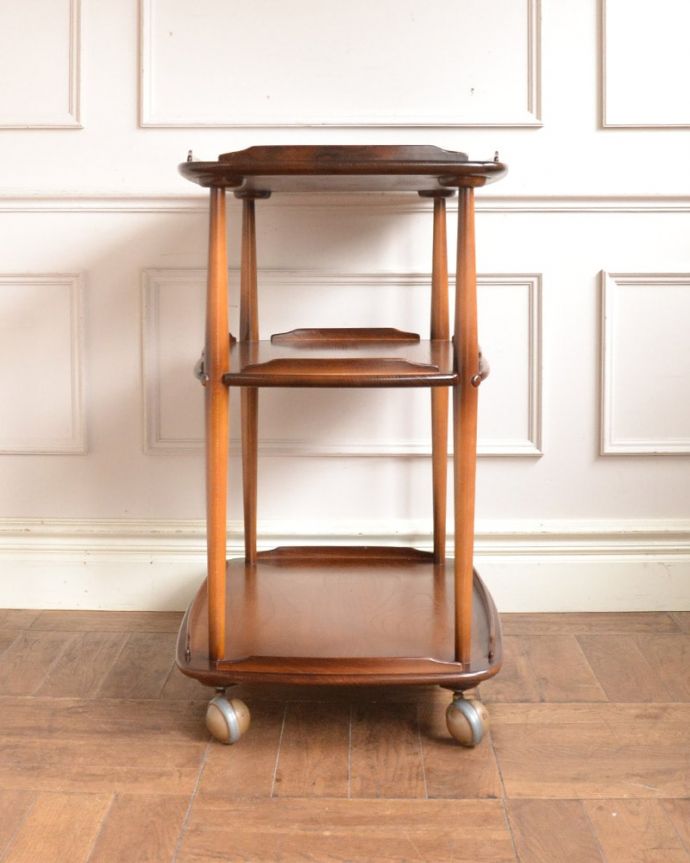 ビンテージワゴンの後ろ姿