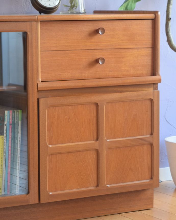 ビンテージキャビネットの扉