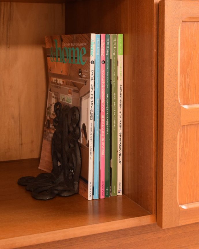 キャビネットの扉の中