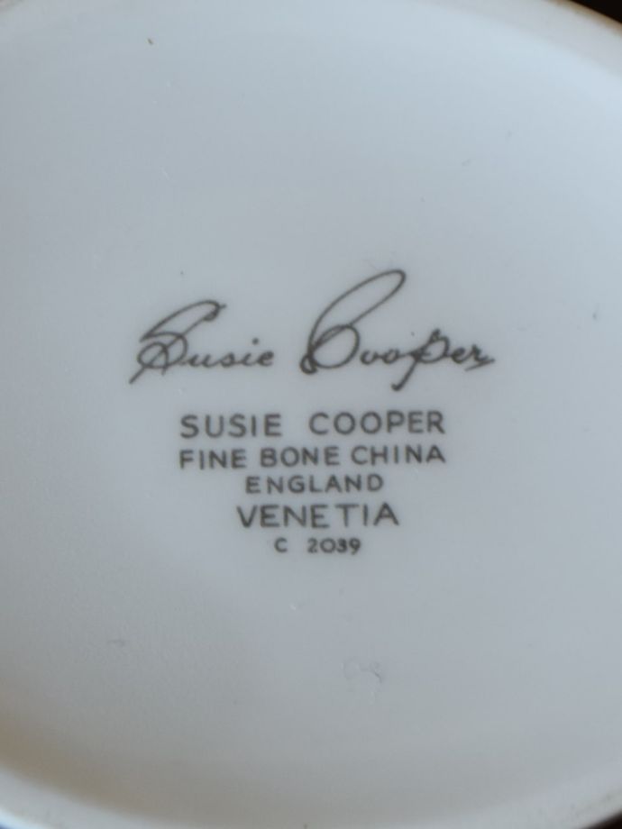 スージークーパーのバックスタンプ