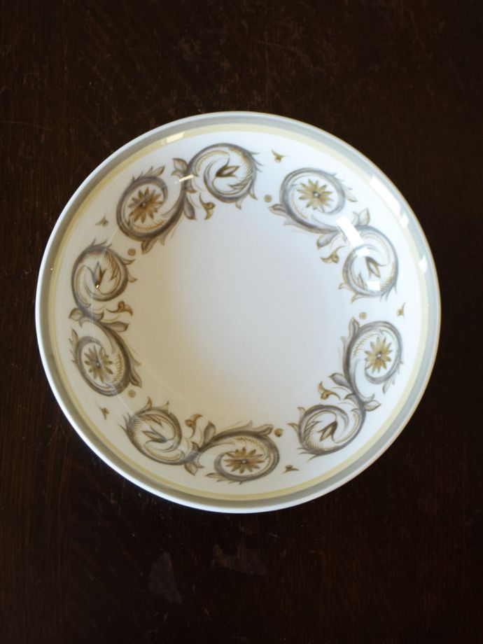 英国アンティークのおしゃれな食器