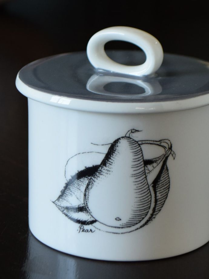 スージークーパーのおしゃれな食器、ブラックフルーツシリーズの