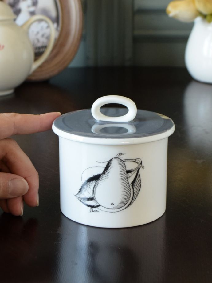 スージークーパーのおしゃれな食器、ブラックフルーツシリーズの