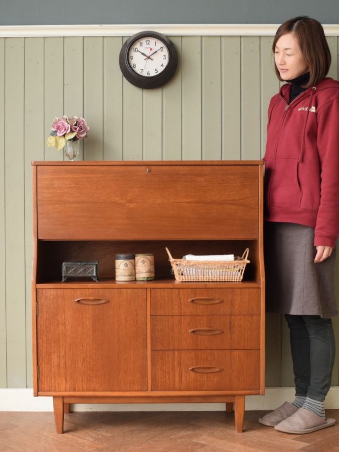 北欧スタイルのおしゃれなビューロー