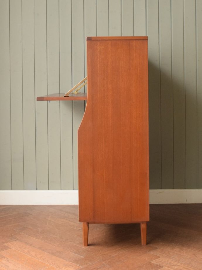 サイドボードの側面