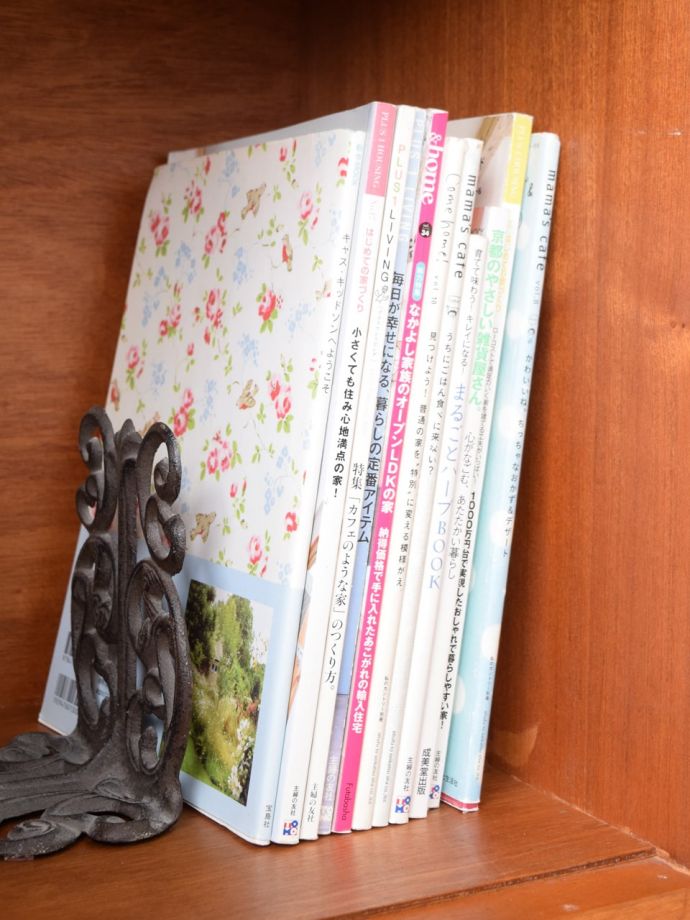 サイドボードの扉を開けると