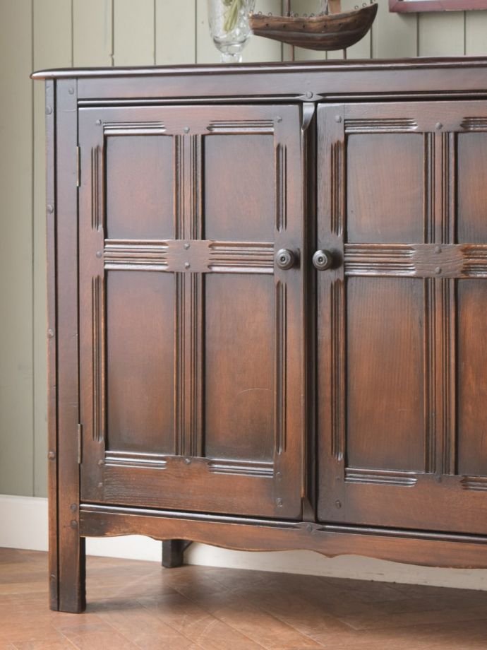 アーコール社のビンテージ家具