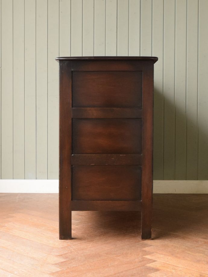 アーコールのキャビネットの側面