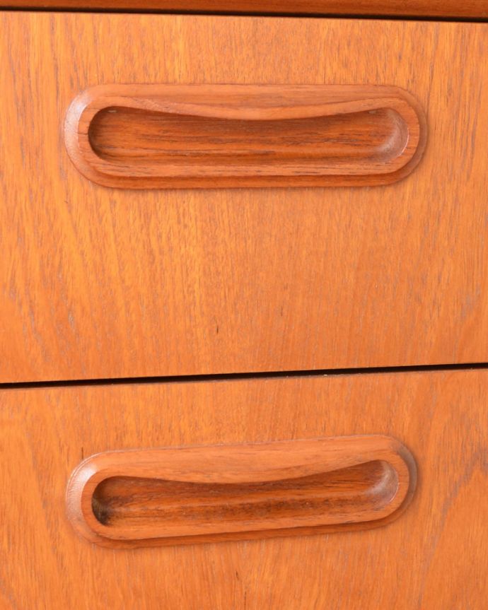 アンティークのデスク・書斎机　アンティーク家具　60's　デスク　こんな場所もクールでカッコいい！取っ手の部分までカッコいい。(m-739-f)