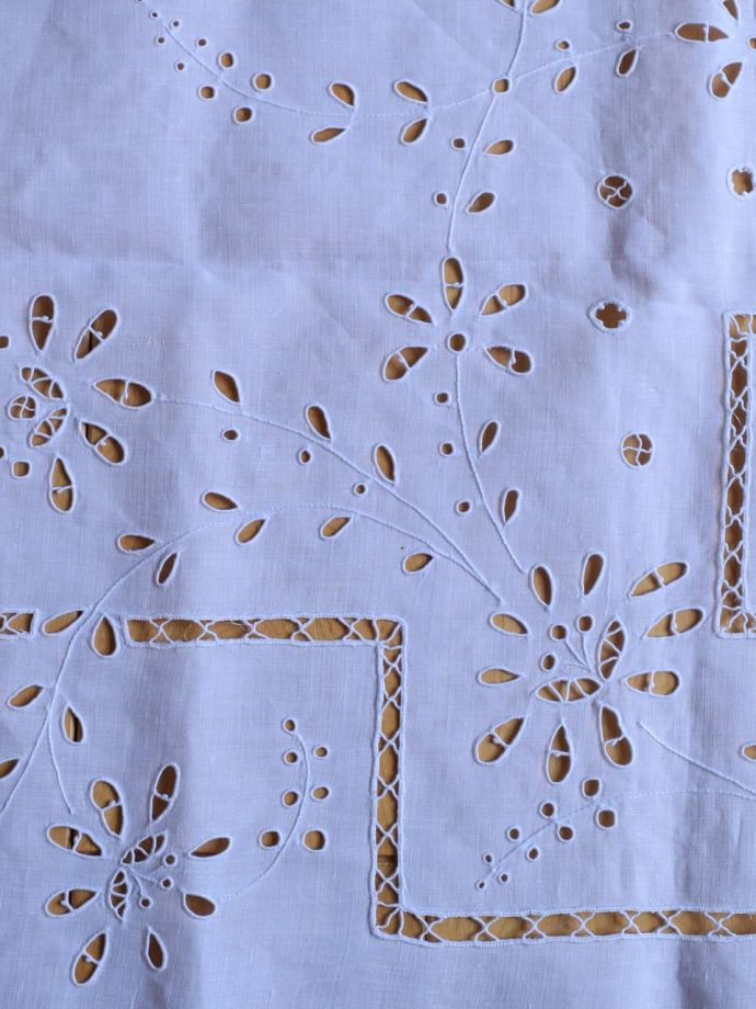 アンティークのクロス